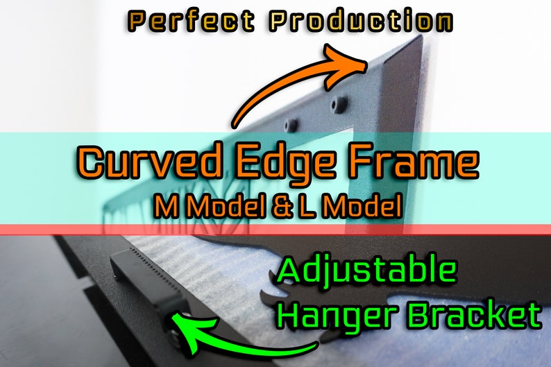 Puede incluir: Un marco de metal negro con bordes curvos. El marco tiene un soporte de suspensi&oacute;n ajustable y el texto "Curved Edge Frame M Model & L Model" est&aacute; impreso en &eacute;l. El marco es una producci&oacute;n perfecta.