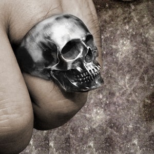 Unique Men&#39;s Silver Skull Ring - Handcrafted 925 Silver Lifelike Skull Jewelry - Custom Size Gift for Him