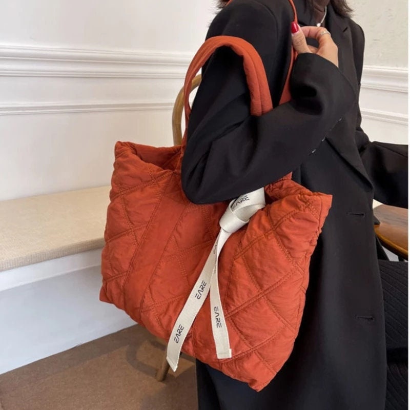 Time Concept Ultra Lightweight Quilted Shoulder Bag