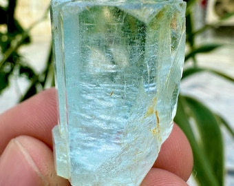 75 Carat Transparent Blue Aquamarine Crystal . Minerals , Mineral specimens , gems ,