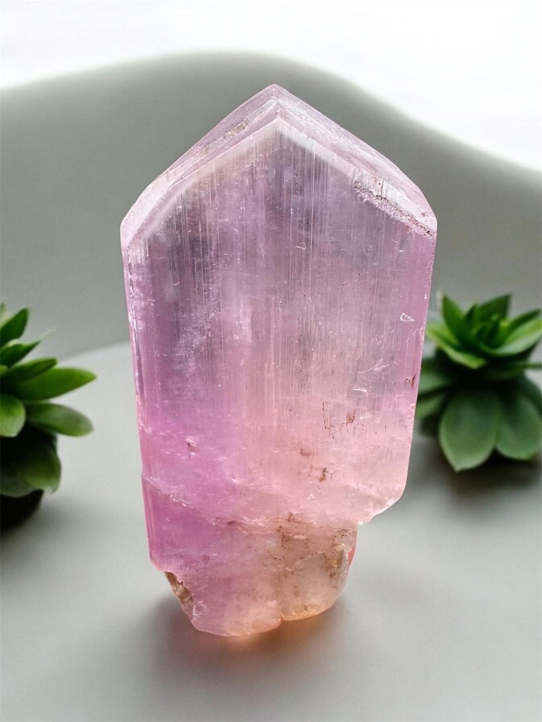 Kunzite High-end Natural Crystal | 22x25x17mm | Purple | 1 Crystal