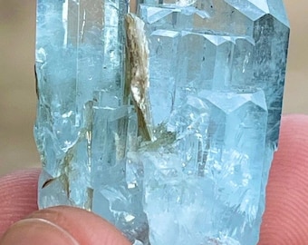 90 Carat Transparent Blue Aquamarine Crystal Cluster . Minerals , Mineral specimens , gems ,