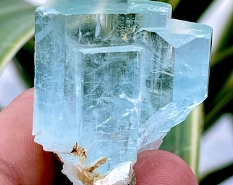 160 CTS Transparent Blue Aquamarine Crystal . Minerals , Mineral specimens , gems ,
