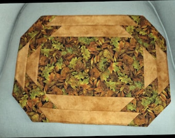 Quilted Placemats - Set of 2 OAK LEAVES & ACORNS, Autumn Theme, Octagon Shape