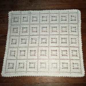 SPIDERWEB Baby Blanket Afghan - Ivory Lace Crochet - Handmade - 30&quot; x 34&quot; - Soft Washable Acrylic for Crib or Stroller