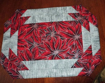 Quilted Placemats - Set of 2 Christmas POINTSETTIAS, Octagon Shape