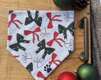 Holiday Bows | Cat/Dog Snap On Reversible Pet Bandana | Seasonal | Christmas | Winter | Holidays | Gifts | Presents | Gift Wrapping