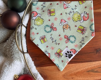 Christmas Classic | Cat/Dog Snap On Reversible Pet Bandana | Seasonal | Winter | Holidays | Wreath | Christmas Lights | Presents | Gifts
