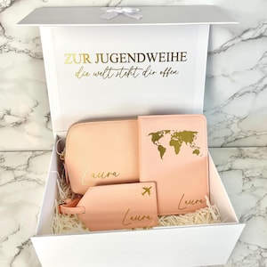 Geschenk zur Jugendweihe oder Konfirmation für Mädchen – personalisierte Geschenkbox, Reisepasshülle & Kofferanhänger I Kosmetiktasche