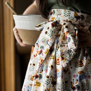 Delantales para la reunión de primavera de mamá que educa en casa a sus 3 hijos