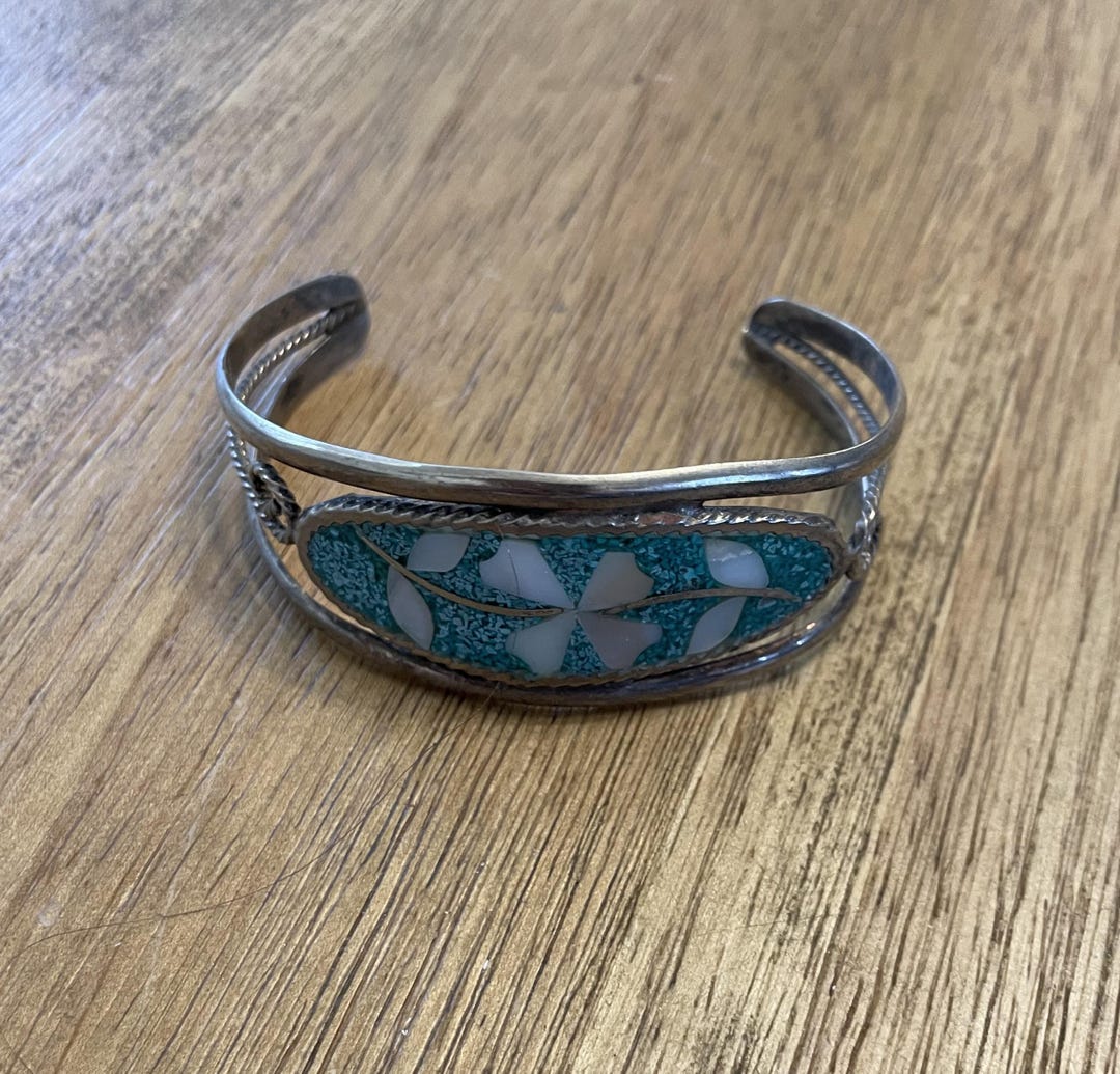 Vintage Alpaca Mexico Cuff Bracelet: Mother of Pearl Flower, Blue