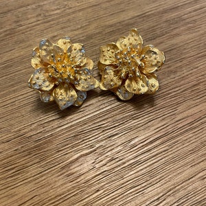 IVANA Signed 1990&#39;s Round Matte Gold Flower Clip Earrings Bridal Wedding Mother Birthday Gift Her Christmas Collectible Designer Jewelry
