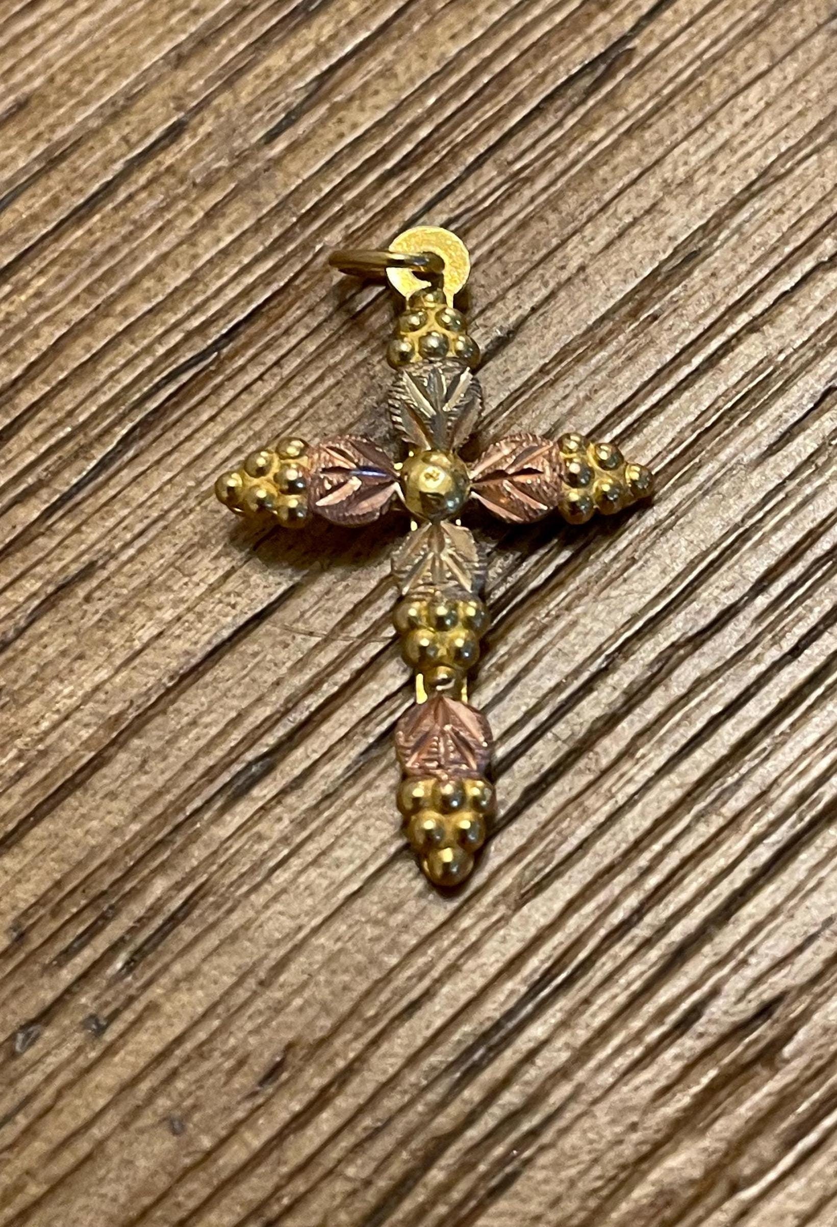 最終値下げ】 Black Hills Gold 10K クロス ネックレス