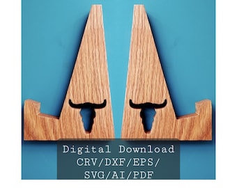 Peut inclure: Téléchargement numérique d'un support de téléphone en bois avec une découpe de tête de taureau. Le support est en bois brun clair et a un aspect rustique. Le texte "Téléchargement numérique CRV/DXF/EPS/SVG/AI/PDF" est imprimé sous le support.