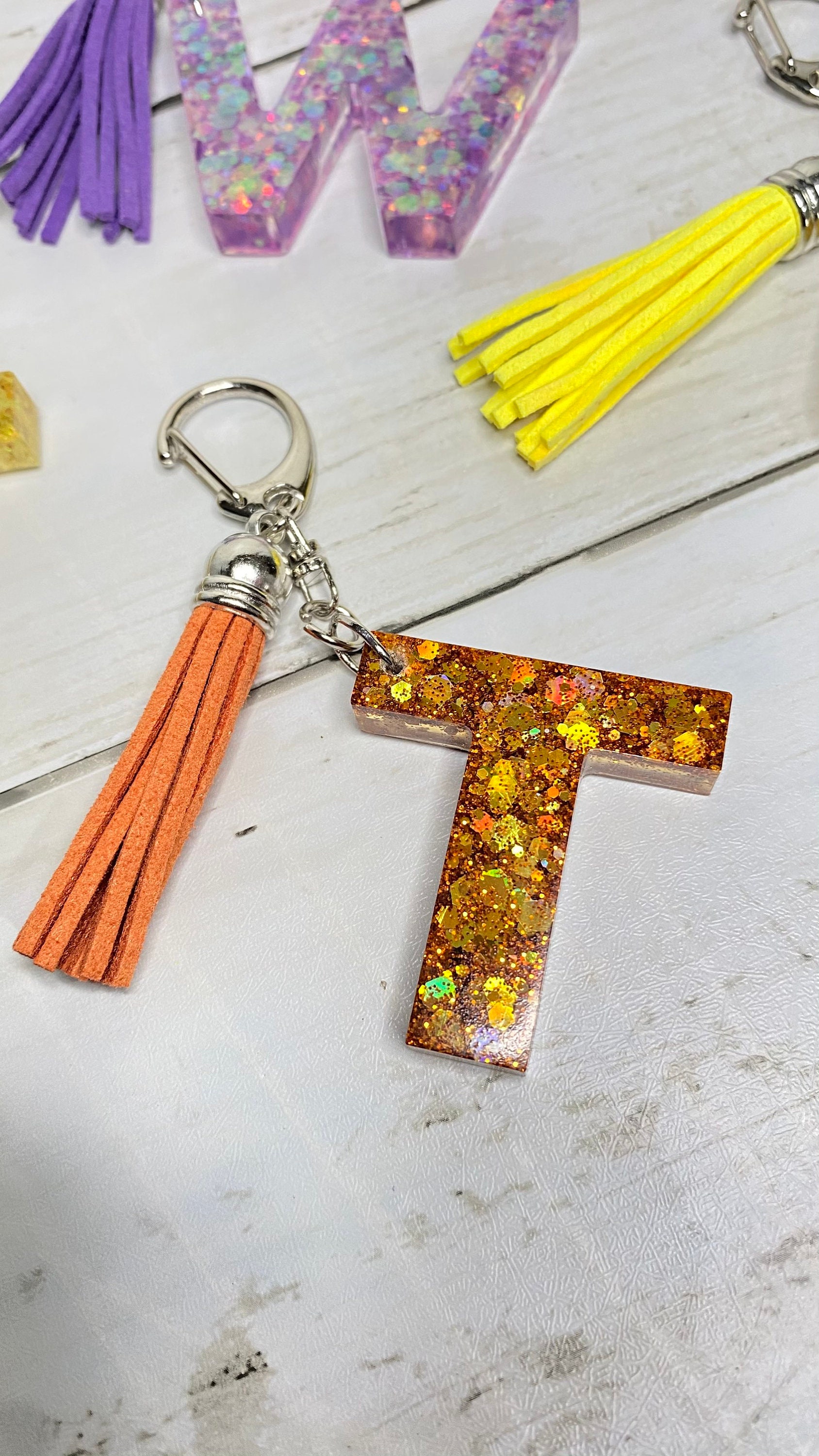 Sparkly Initial Letter Keychains. Resin Glitter Keychain. Etsy.de