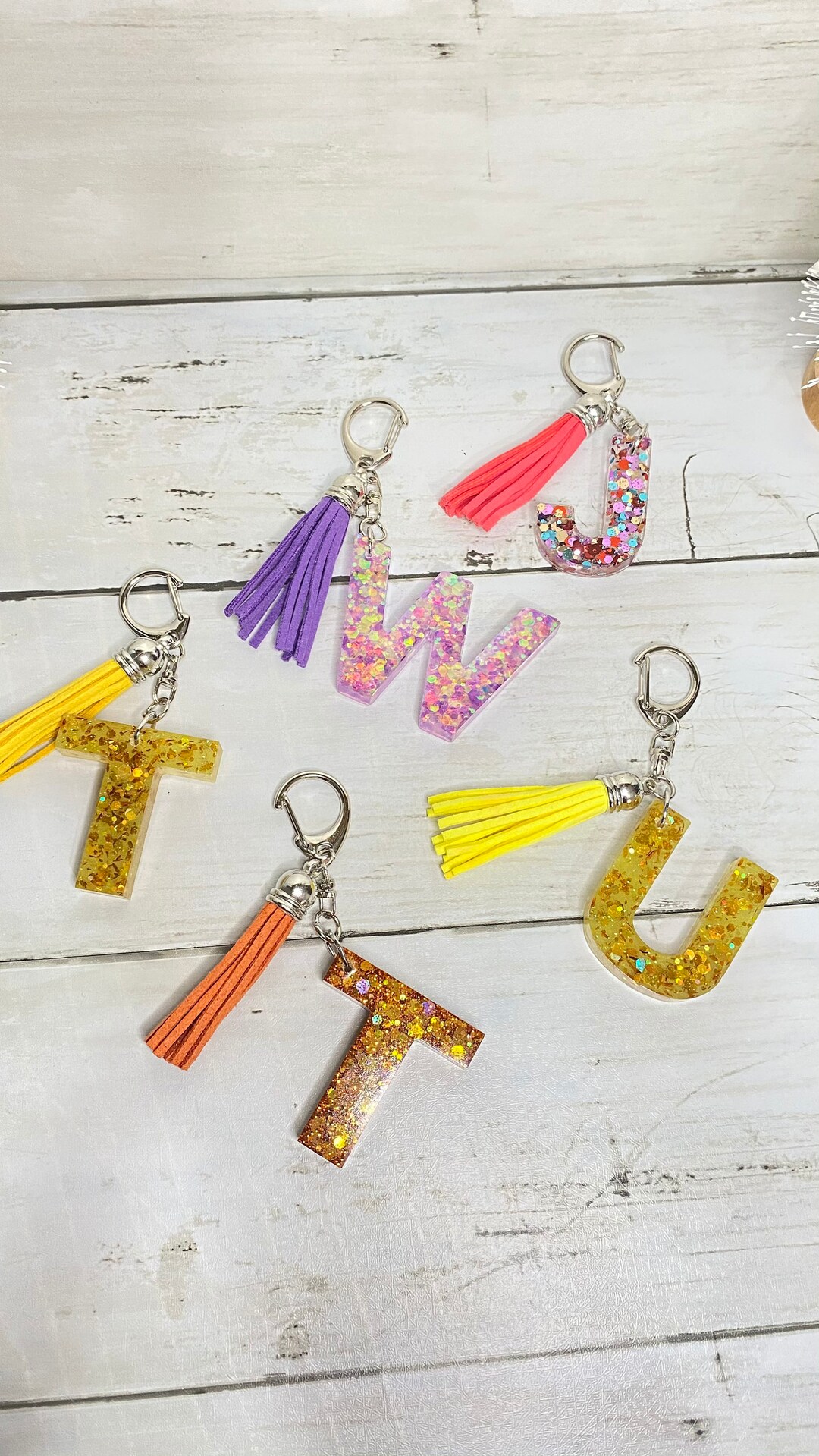 Sparkly Initial Letter Keychains. Resin Glitter Keychain. Etsy.de