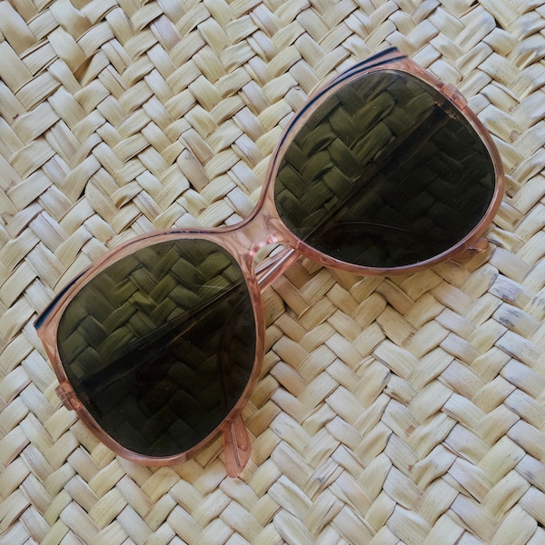vinatage sunglasses, sunnies, retro sunnies, 70's look, 60's sunglasses, vintage accesorise