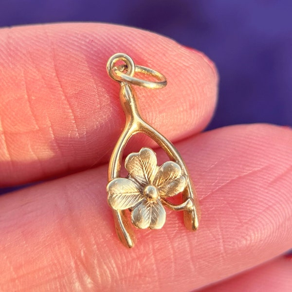 VINTAGE solid 14k gold lucky wishbone four leaf clover charm, Lucky gold charm, wishbone necklace, gold four leaf clover pendant charm, 14k