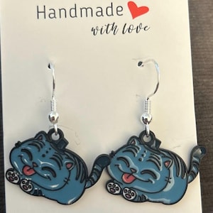 Handmade k pop demon hunters derpy cat earrings