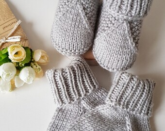 Knitted Merino Wool Newborn Booties, New Baby Gift For Parents, Handmade Pregnancy Announcement Gift, Coming Home Outfit