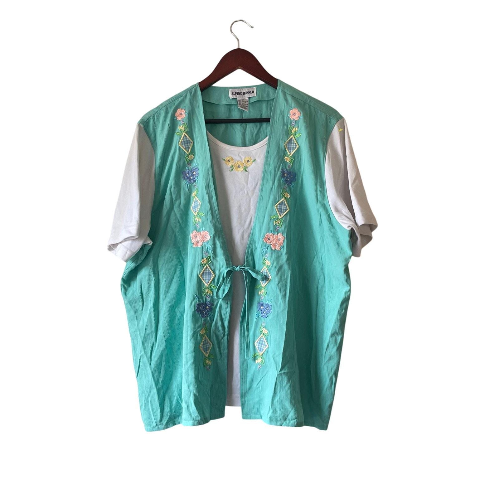 ヴィンテージのアタッチドベスト、花柄刺繍入りコテージコアブラウス