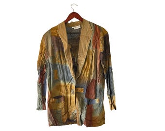 Chaqueta tipo blazer con estampado abstracto vintage de Casual Corner, tonos tierra, ideal para lucir con estilo.