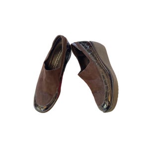 Donald J Pliner Brown Suede Croc Patent Leather Wedge Platform Loafers 8.5 image 1