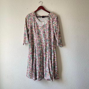 Vintage 80s/90s floral soft jersey mini dress with lace collar detail size 12/14