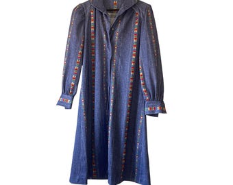 Vestido midi estilo western con aspecto vaquero de los años 70 y manga larga, talla mediana.