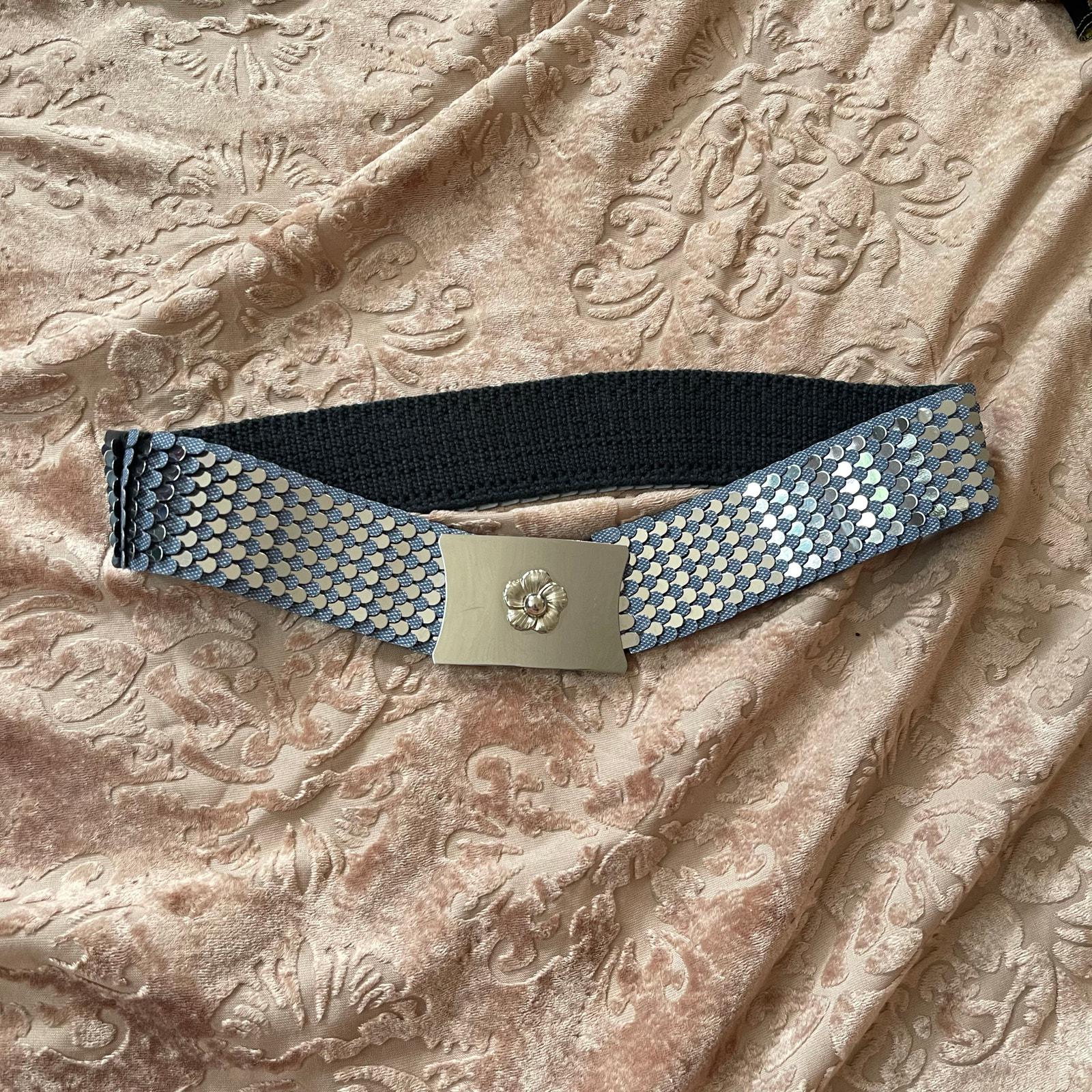 Vintage 80s Silver Toned Slinky Stretch Women\'s Belt with Rose Buckles Sleek Women main image 3