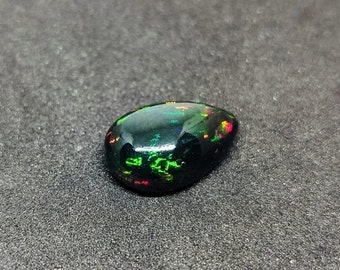 15 karat päron etiopisk svart opal cabochon – Multi Fire ädelsten