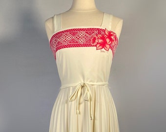 1970s Alfred Shaheen Pleated Sun Dress with Hawaiian Border