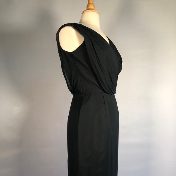 Robe en mousseline de soie noire Lilli Diamond des années 1950.