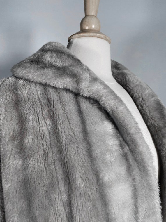 1950s Long Gray Faux Fur Coat - image 7
