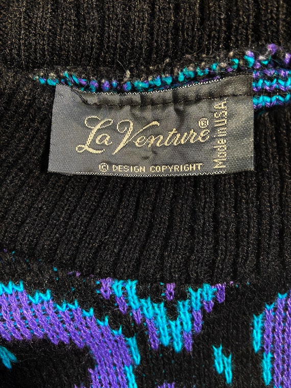 1970s Black Pullover with Scroll Pattern - image 10