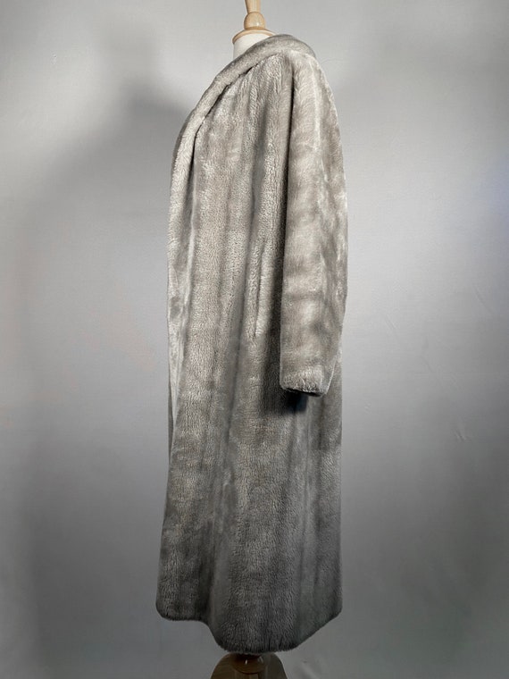 1950s Long Gray Faux Fur Coat - image 3