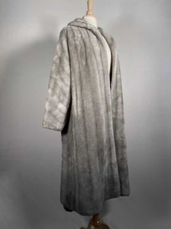 1950s Long Gray Faux Fur Coat - image 4