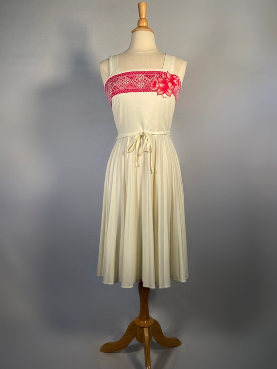 1970s Alfred Shaheen Pleated Sun Dress with Hawaii