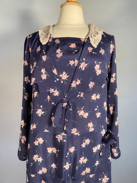 Early 1930s Navy Blue and Pink Floral Rayon Dress - image 6