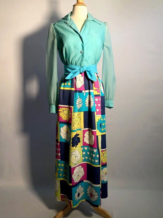 CLEARANCE - 1970s Polyester Patchwork Floral & Vo… - image 1