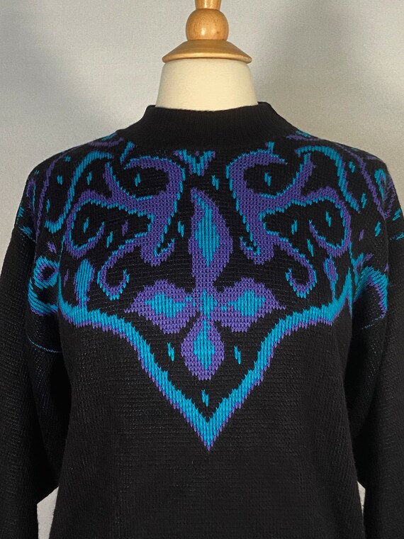 1970s Black Pullover with Scroll Pattern - image 7