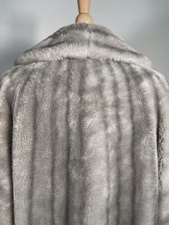 1950s Long Gray Faux Fur Coat - image 6