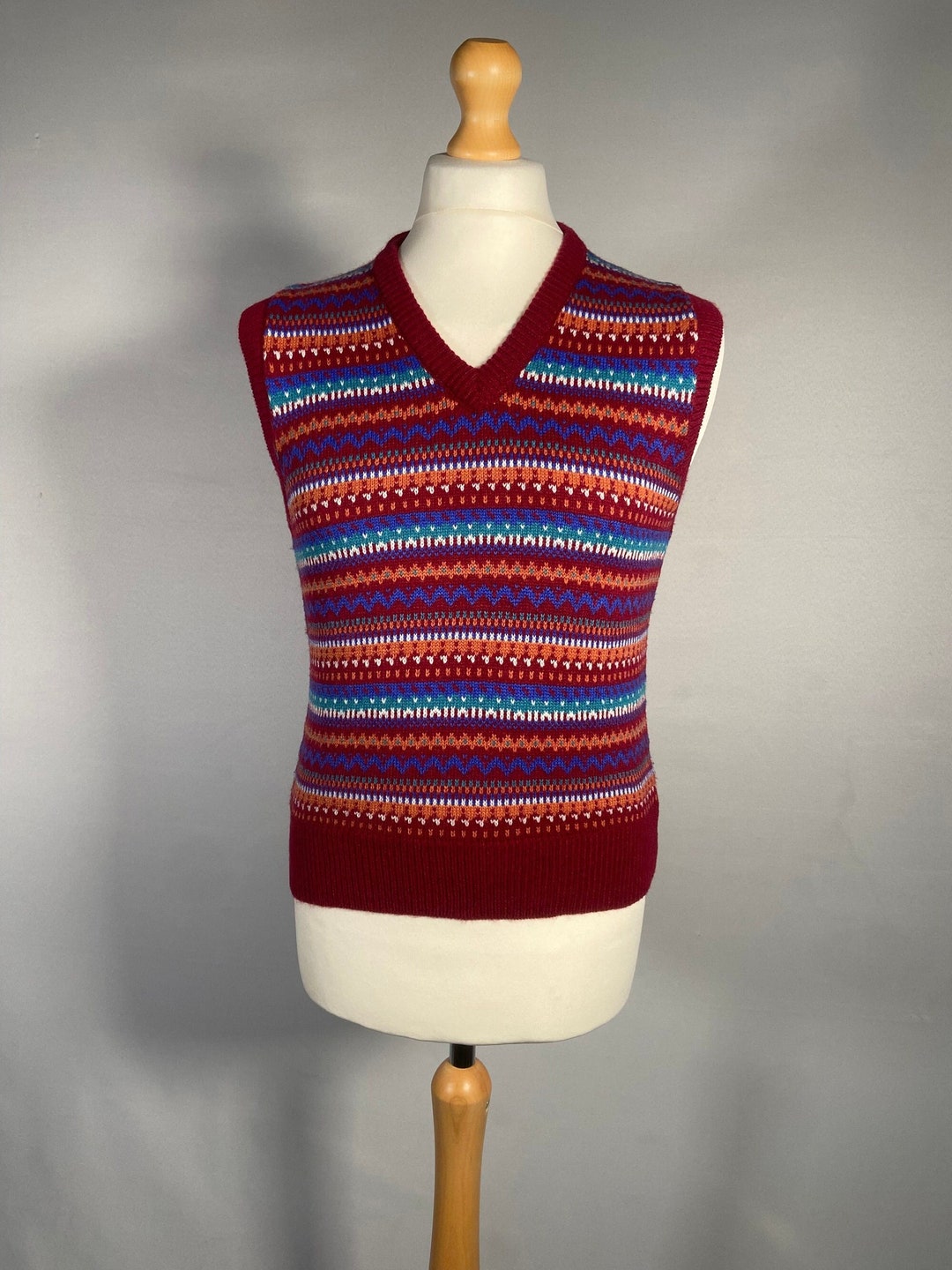 1970s Men's Mod Ribbed Knit Belted Sweater Vest in Cream