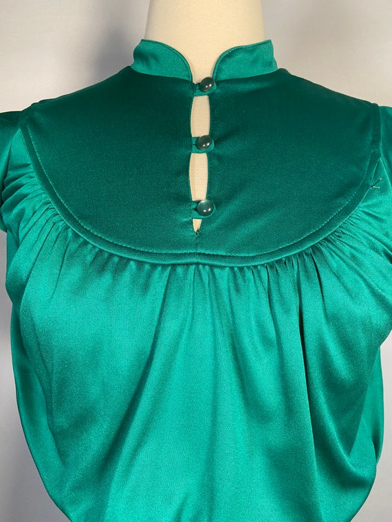 1970s Kelly Green Blouson Dress - image 5