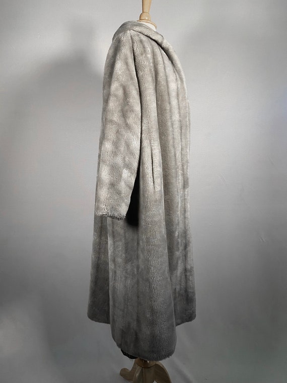 1950s Long Gray Faux Fur Coat - image 5