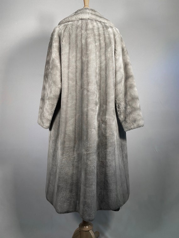 1950s Long Gray Faux Fur Coat - image 2