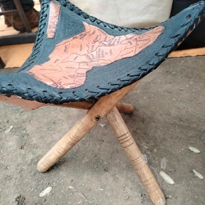Dreibeinhocker, Picknicksitz, Klapphocker, kenianischer Campingsitz, Stiefelhocker, Portalhocker, Kaminplatzhocker