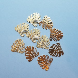 10 Pieces - Textured Brass Monstera Charms - Raw Brass Monstera Earrings and Pendants - Earring Findings - Jewelry Supplies - 22x21x0,5mm