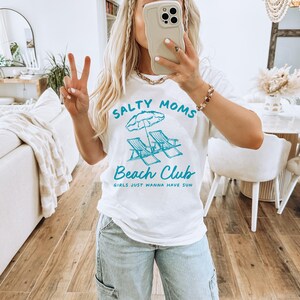 Women's Graphic T-Shirt 'Salty Moms Beach Club' Casual Summer Style Cotton Tee