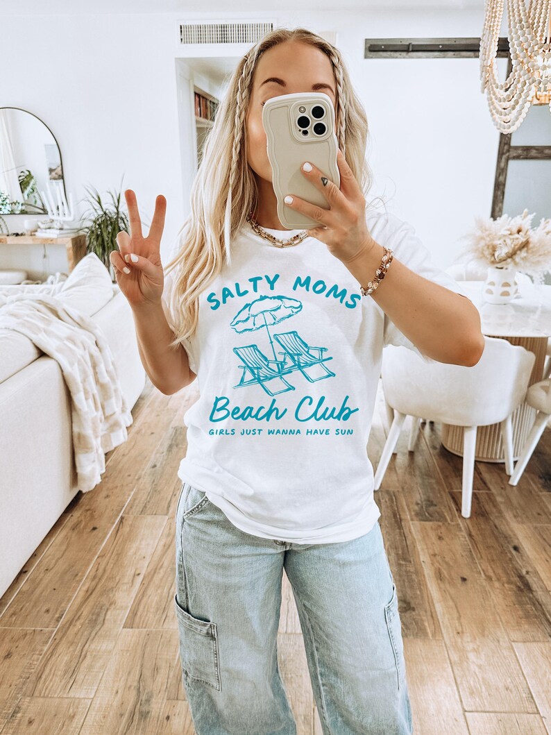 Women's Graphic T-Shirt 'Salty Moms Beach Club' Casual Summer Style Cotton Tee